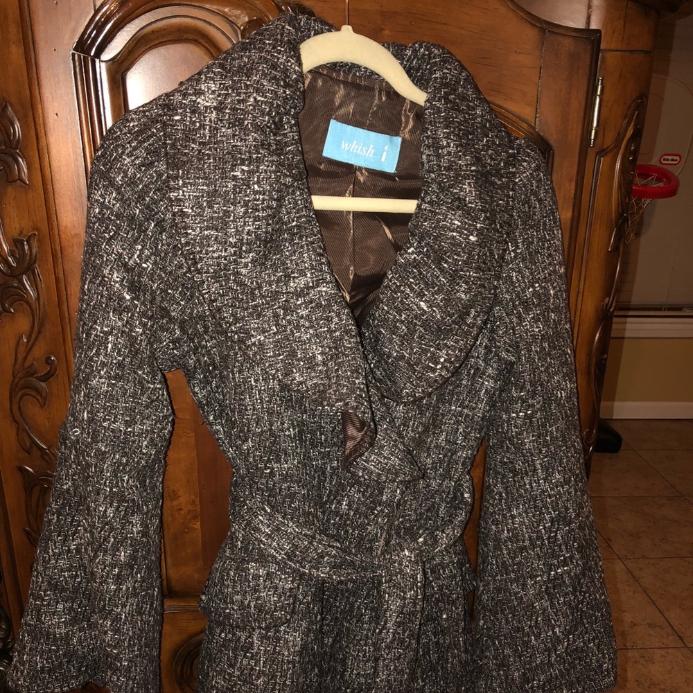 Brown beautiful small coat.  Very stylish